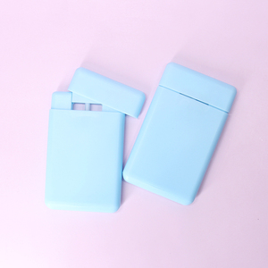 뜨거운 20ml 40ml 리필 알코올 <span class=keywords><strong>Sanitiser</strong></span> 포켓 스프레이 병 손 소독제 신용 카드 모양 실리콘 케이스 홀더 - Product Image 1