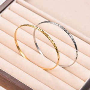 Bracelet jonc torsadé en acier inoxydable plaqué or, grand cercle, fin, uni, simple, géométrique, pour la fabrication de bijoux - Product Image 4