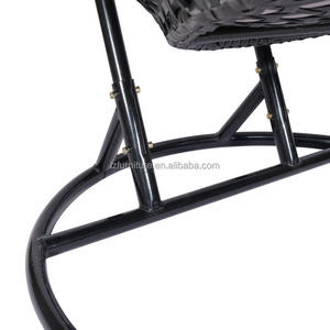 Fauteuil suspendu double Hitree en rotin pour jardin, patio, ou salon, avec structure en métal - Product Image 4