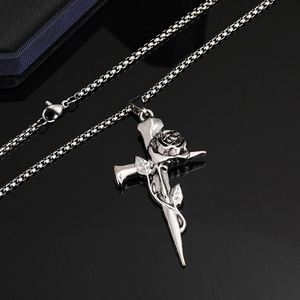 Collana Lunga con Ciondolo Unico in Acciaio Inossidabile, Design Vintage Retrò con Rosa e Croce, Edizione Limitata per Uomo - Product Image 4