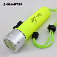 Lampe de plongée sous-marine en plastique étanche IP68, lampe de secours, la plus brillante au monde, lampe torche LED puissante