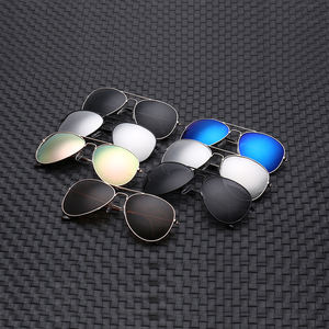 Venta al por mayor baratos 3026 gafas de sol marco dorado espejo pilotos de colores para hombres y mujeres para conducir y pescar modelo 3025 - Product Image 4