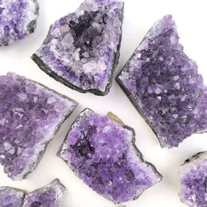 Vente en gros d'améthystes en forme de forme libre Spécimens minéraux pour la guérison Géode en cristal brut pour la décoration Cadeaux - Product Image 2