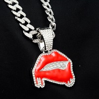 Pendentifs en émail lèvres de cristal Hip Hop pour hommes, pendentif de rappeur personnalisé, pendentif de mode dessin animé personnalisé, colliers breloques en gros