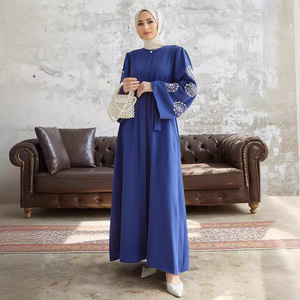 Vendita calda elegante e modesto abito estivo Abaya da donna con perline pesanti abito lungo in strass realizzato in poliestere per medio-orientale - Product Image 2