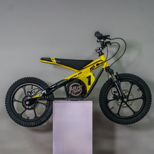 Léger et haute performance pour les aventures hors route sur les sentiers et les chemins de terre avec amortissement des chocs V2 Kids Off - Product Image 2