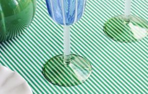 Verre à vin créatif bleu à haute teneur en borosilicate soufflé à la main personnalisé verre à vin décoratif ligne blanche - Product Image 4