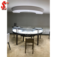 Comptoir de présentation de bijoux de luxe avec chaises de consultation, vitrine à bijoux haut de gamme à LED pour l'aménagement de boutiques