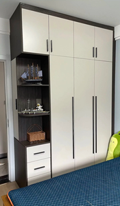 Armoire de chambre principale autoportante en bois, style minimaliste moderne, avec rangement optimisé pour usage hôtelier - Product Image 6