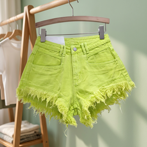 Shorts en jean vert fluo taille haute pour femme avec ourlet effiloché, style décontracté, en toile, cinq poches, respirant, coupe régulière - Product Image 3