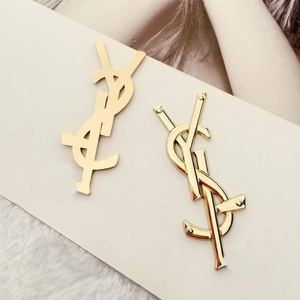 Wholesales Gold Designer logo <b>Bag</b> <b>Charms</b> Luxury Designer Diy <b>Bag</b> Accessories - Product Image 2