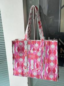 กระเป๋าโท้ทผ้าฝ้ายสีขาวลายทางพิมพ์ลายทำมือสำหรับผู้หญิง กระเป๋าสะพายแบบกลับด้านได้ มีช่องใส่ของสำหรับใส่ของช้อปปิ้ง - Product Image 4