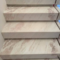Dalles de marbre onyx rose poli pour escalier moderne en spirale intérieur de villa