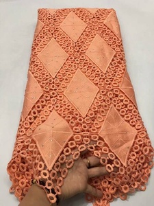 AL4285E de algodón <span class=keywords><strong>bordado</strong></span> de encaje africana de tela de encaje <span class=keywords><strong>con</strong></span> <span class=keywords><strong>piedras</strong></span> blanco venta al por mayor Camiseta de encaje - Product Image 6