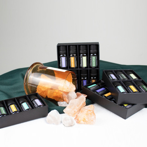 Coffret Cadeau de 6 Huiles Essentielles d'Aromathérapie Biologiques Pures de 10 ml pour Diffuseur à Bâtonnets, Marque Blanche, 100% Huiles Essentielles pour Aromathérapie - Product Image 1