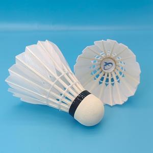 OEM/ODM JUNXIN A016 Hoge Prestatie Cigu Eendenveren Badminton Shuttlecocks voor Professionele Training - Product Image 5