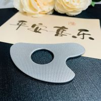 HZ Wholesale Outil de massage facial personnalisable en alliage de zinc vert, Gua Sha en forme de cœur
