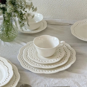 Ensemble d'<span class=keywords><strong>assiettes</strong></span> blanches en céramique ajourées élégantes, vaisselle en relief pour décoration de mariage et événements, <span class=keywords><strong>assiettes</strong></span> en <span class=keywords><strong>porcelaine</strong></span> - Product Image 3