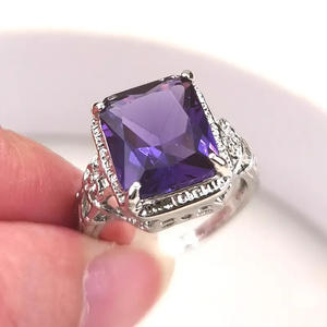 Anillo de Compromiso Q437 para Mujer, Plata 925, Corte Esmeralda, Moissanita, Engaste en Bisel, Diseño Floral - Product Image 3