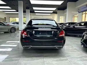 <span class=keywords><strong>Mercedes</strong></span>-Benz <span class=keywords><strong>Clase</strong></span> <span class=keywords><strong>E</strong></span> <span class=keywords><strong>2017</strong></span> Sedán Usado, Volante a la Izquierda, para Exportación - Product Image 2