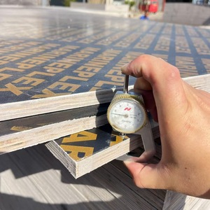 Contreplaqué filmé pour la construction de piscines, panneau de coffrage imperméable et réutilisable pour murs et sols en béton - Product Image 4