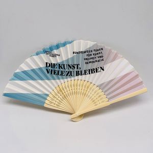 Éventails pliants faits à la main QM Custom Original en bois et coton, collection Fleurs Espagnoles - Product Image 4
