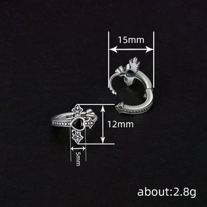 Orecchini a forma di cuore scuro per donna, piccoli, chic, dal design dolce e romantico, gioielli alla moda per tutti i giorni, idea regalo - Product Image 4