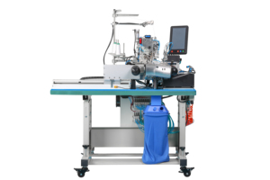 Machine à coudre à point de recouvrement entièrement automatique QK300H pour ourlets de t-shirts - Product Image 2