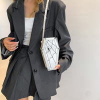 Sac bandoulière de luxe pour femme et fille, style gothique Halloween, avec broderie personnalisée sombre motif rose, en forme de cercueil et toile d'araignée