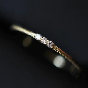 Anello da Donna T0543 in Oro Massiccio 18K con Diamante Taglio Brillante Rotondo Colore G Naturale, Anello di Fidanzamento Minimalista - Product Image 3