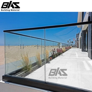 Lan can nhôm sơn tĩnh điện màu đen cho nhà trên mái lan can kính U không khung tối giản với hệ thống chiếu sáng LED - Product Image 3