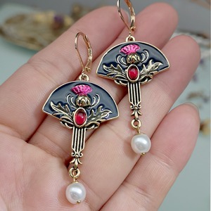 Orecchini con fiori viola per donna, stile botanico, accessori per l'orecchio da indossare tutti i giorni - Product Image 2
