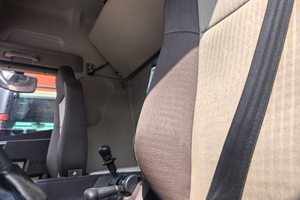 Used FAW Jiefang JH6 Tractor Truck 6x4 High Power Euro 5 Automatic Air Suspension Heavy Truck Head Second Hand - Product Image 6