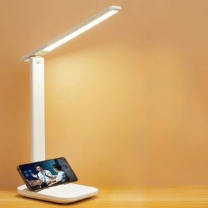 Lampe de table LED rechargeable moderne et minimaliste, pliable, élégante, pour chevet ou bureau, avec abat-jour blanc et variateur tactile - Product Image 1