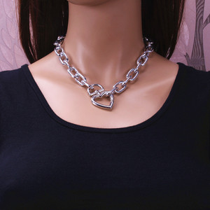 Collar de cadena de metal grueso con forma de corazón, aleación de zinc, oro y plata, joyería de moda para fiestas. - Product Image 4