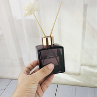 Faible MOQ – Bouteille diffuseur d'arômes de luxe en verre noir translucide de 50 ml, 100 ml, 150 ml, 200 ml avec bouchon à vis pour parfum d'intérieur