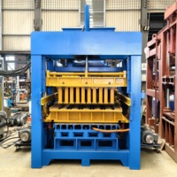 Machine hydraulique QT8-15 pour la fabrication de pavés et de bordures en béton