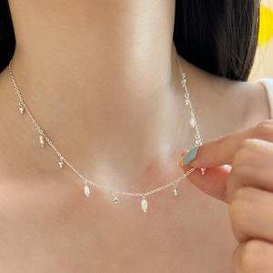 Collier en argent pur S925 avec perle de pétales d'amour japonaise, design de niche, polyvalent, luxe haut de gamme, version coréenne - Product Image 2