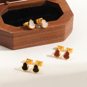 Les boucles d'oreilles en forme de gourde en acier titane pour femmes présentent un style <span class=keywords><strong>chinois</strong></span> simple et moderne, avec un design de niche et un aspect naturel. - Product Image 3
