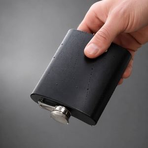 Gourde de hanche en acier inoxydable noir mat de qualité alimentaire, portable, gravée au laser, pour alcool, spiritueux, <span class=keywords><strong>vin</strong></span>, whisky - Product Image 4