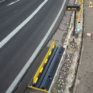 Pemasok Profesional Ramp Kabel Pelindung Kabel 2 Slot Kabel Peredam Kecepatan Karet - Product Image 5