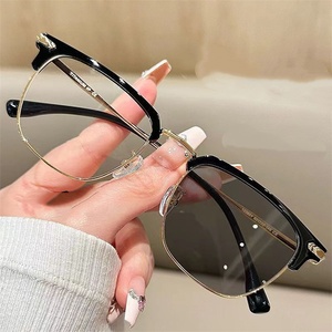 <span class=keywords><strong>Lunettes</strong></span> photochromiques carrées de haute qualité pour hommes, <span class=keywords><strong>anti</strong></span>-<span class=keywords><strong>lumière</strong></span> <span class=keywords><strong>bleue</strong></span>, à changement de couleur, protection <span class=keywords><strong>UV</strong></span>, pour l'extérieur - Product Image 1