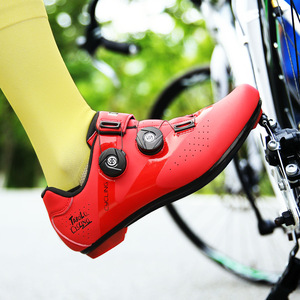 <span class=keywords><strong>Scarpe</strong></span> da <span class=keywords><strong>ciclismo</strong></span> leggere e traspiranti per sport all'aria aperta <span class=keywords><strong>scarpe</strong></span> da <span class=keywords><strong>ciclismo</strong></span> da uomo e da <span class=keywords><strong>donna</strong></span> per tutte le stagioni sulle autostrade - Product Image 2