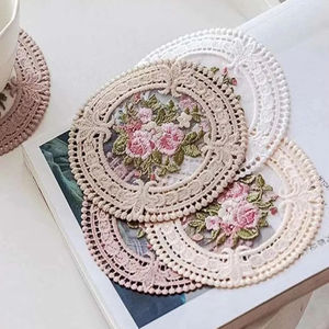 Sottobicchiere Quadrato in Lino Contemporaneo da 38cm, Personalizzabile con Ricamo, Logo a Colori Personalizzato, Tappetino Antiscottatura Disponibile - Product Image 1