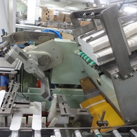 Emballage de bouteilles en verre Encartonneuse automatique de flacons d'huile essentielle Emballage de boîtes en carton Cartonneuse
