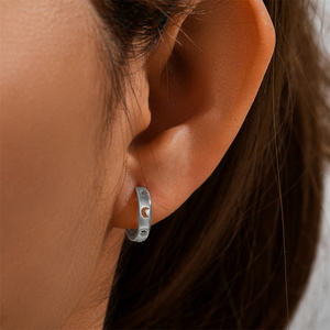 CANNER Vente en gros de bijoux délicats pour femmes, petites boucles d'oreilles créoles ajourées gravées étoile lune soleil, boucles d'oreilles mignonnes, cadeau - Product Image 4