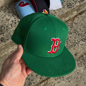 Cappellino da Baseball in Cotone Premium Personalizzato con Ricamo Squisito, Visiera Piatta, Vestibilità Aderente, 6 Pannelli, Patch Laterale, per Sport all'Aperto - Product Image 3