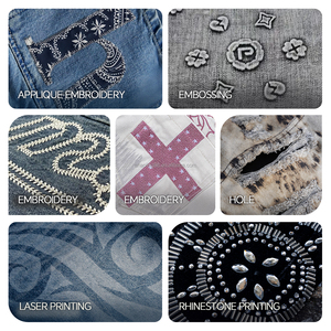 Jeans streetwear pour hommes avec logo personnalisé, rivets de haute qualité, déchirés, micro-flare, coupe ample, impression de marque personnalisée - Product Image 4