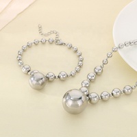 Ensemble d'accessoires géométriques en acier inoxydable plaqué or 18 carats avec pendentif perle, collier, bracelet et fermoir mousqueton
