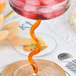<span class=keywords><strong>Copas</strong></span> Samyo Personalizadas <span class=keywords><strong>de</strong></span> Vidrio Borosilicato Coloridas y Curvadas para Helado, Champán y Cócteles - Product Image 3